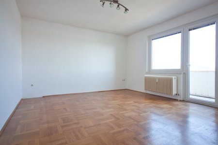 Gut geschnittene 2-Zimmer-Dachgeschoßwohnung | Loggia | separate Küche | inkl. Stellplatz