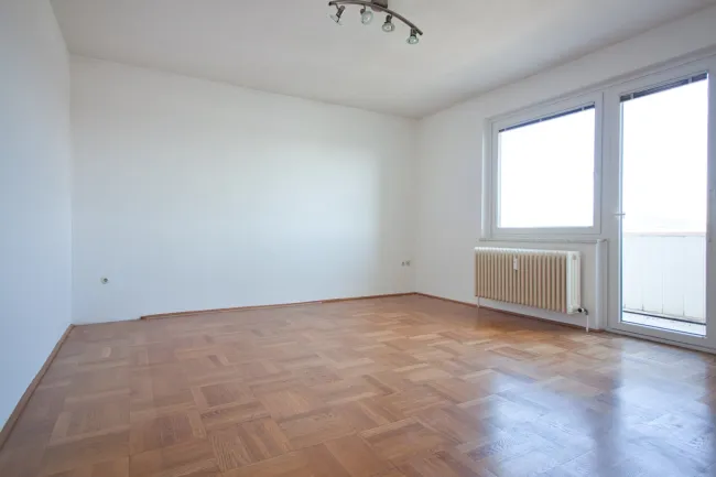 Gut geschnittene 2-Zimmer-Dachgeschoßwohnung | Loggia | separate Küche | inkl. Stellplatz - Titelbild