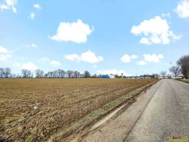 Großes Betriebs-Baugebiet direkt an der Autobahn A8! - Großes Potential als Pacht oder Baurecht. - An der Grenze zu DE. - Titelbild