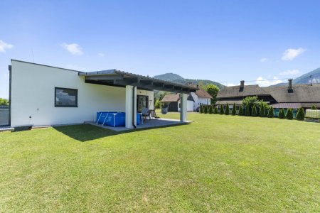Moderner Bungalow in idyllischer Grünruhelage - mit zusätzlichem Bestandsgebäude und vielseitigem Potenzial
