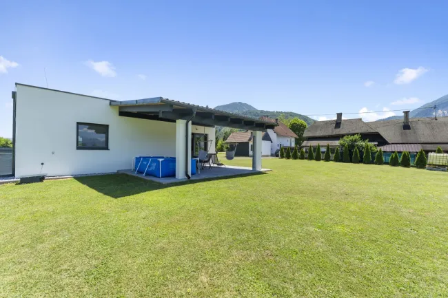 Moderner Bungalow in idyllischer Grünruhelage - mit zusätzlichem Bestandsgebäude und vielseitigem Potenzial - Bild
