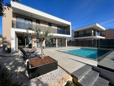 Mediterraner Luxus im Herzen Istriens – Exklusive Villen mit Pool und Sonnenterrasse