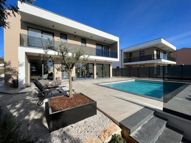 Mediterraner Luxus im Herzen Istriens – Exklusive Villen mit Pool und Sonnenterrasse - Bild
