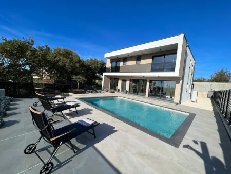Mediterraner Luxus im Herzen Istriens – Exklusive Villen mit Pool und Sonnenterrasse