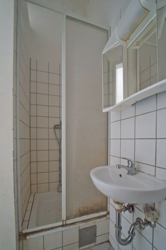 Badezimmer mit Dusche