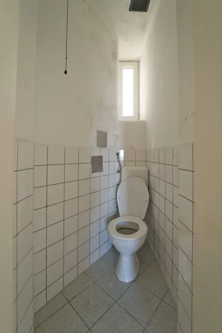 Toilette mit Fenster