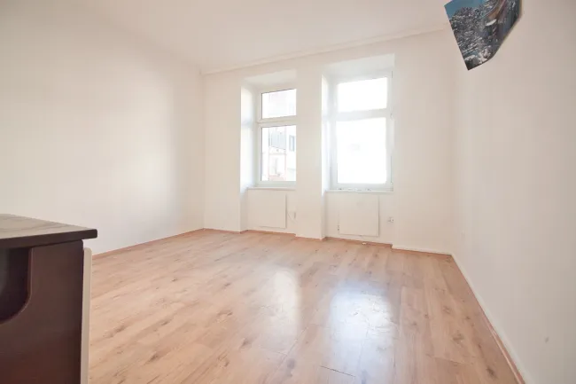 Ruhige, helle 2-Zimmer-Wohnung | Innenhoflage | WC und Bad in der Wohnung - Titelbild