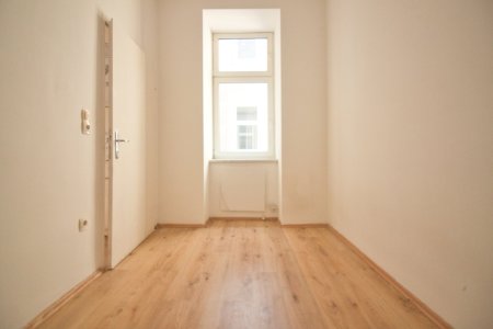 Ruhige, helle 2-Zimmer-Wohnung | Innenhoflage | WC und Bad in der Wohnung