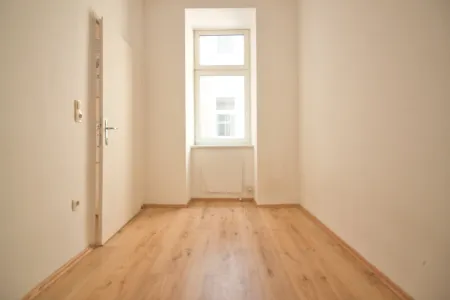 Ruhige, helle 2-Zimmer-Wohnung | Innenhoflage | WC und Bad in der Wohnung