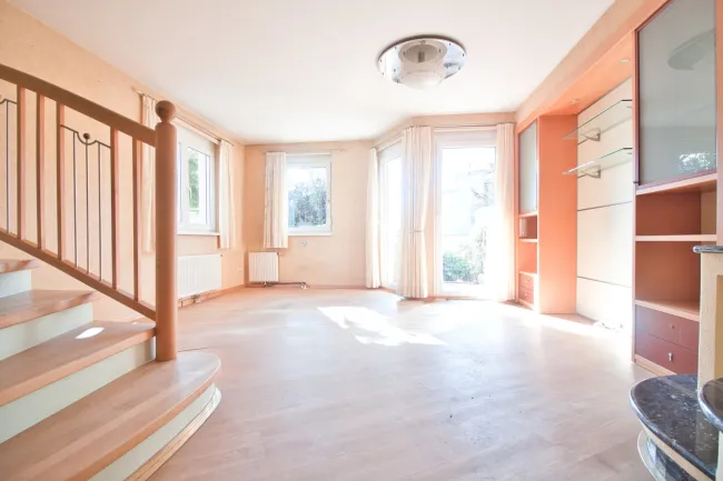 Ruhiges Wohlfühl-Eckreihenhaus am Schafberg | herrlicher, privater Garten | 4 Schlafzimmer + KELLER - Bild