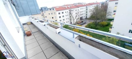 ***Sonnige Neubau Wohnung mit 2 Terrassen und 2-3 Zimmer/ Viel Potenzial***