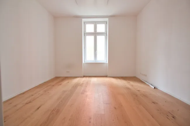 Helle & ruhige 1-Zimmer-Wohnung in Innenhoflage | 5 Gehminuten zur U1 Reumannplatz - Bild