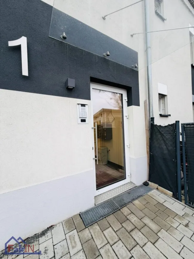 Top sanierte 2-Zi-DG-Wohnung mit Einbauküche und Aufzug in 1100 Wien – 72,5 m²! - Bild