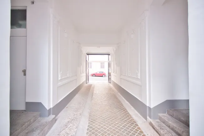 Helle 2-Zimmer-Wohnung | separierte Küche | großzügiges Bad - Bild