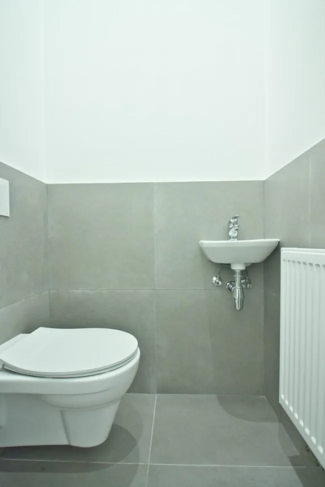 Helle 2-Zimmer-Wohnung | separierte Küche | großzügiges Bad - Bild