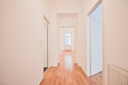 Hofseitige Altbau-Wohnung | Top Lage direkt neben U-Bahn