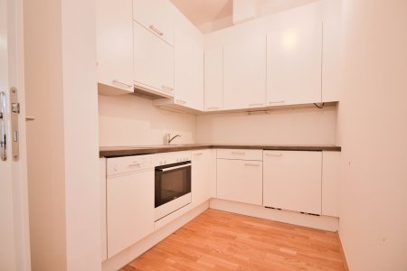 Hofseitige Altbau-Wohnung | Top Lage direkt neben U-Bahn