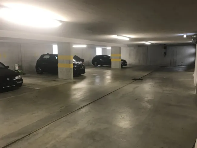 Tiefgaragenparkplätze und Carports für KFZs in Götzis / Nähe Garnmarkt zu VERMIETEN - Bild
