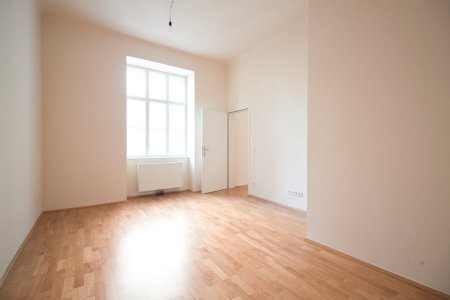 Sonnige, wunderschöne 2-Zimmer Altbau Wohnung in TOP Lage | 80 m zur U3 | Balkon-Anbau möglich