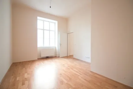 Sonnige, wunderschöne 2-Zimmer Altbau Wohnung in TOP Lage | 80 m zur U3 | Balkon-Anbau möglich