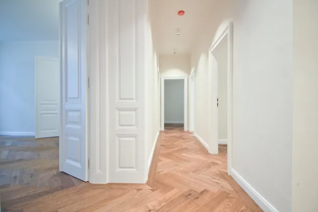ERSTBEZUG im sanierten Altbaujuwel | 4 Zimmer + separate Küche | Nähe U6 Josefstädter Straße & Alser Straße - Bild