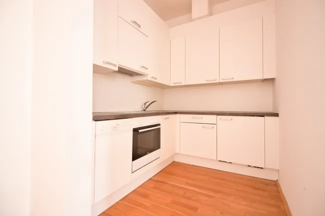 Ruhige 2-Zimmer-Altbau-Wohnung | Top Lage direkt neben U-Bahn - Bild