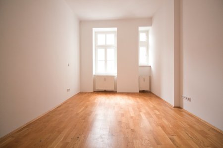 Ruhige 2-Zimmer-Altbau-Wohnung | Top Lage direkt neben U-Bahn