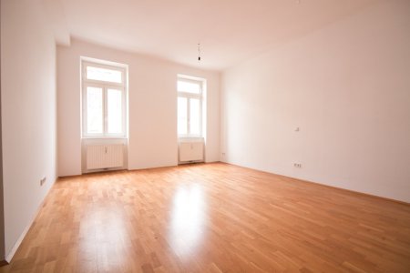 Ruhige 2-Zimmer-Altbau-Wohnung | Top Lage direkt neben U-Bahn