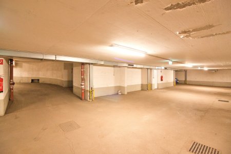 Garagenstellplatz beim Bahnhof Penzing / ideal für Pendler
