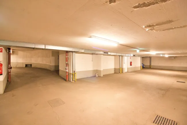 Garagenstellplatz beim Bahnhof Penzing / ideal für Pendler - Bild