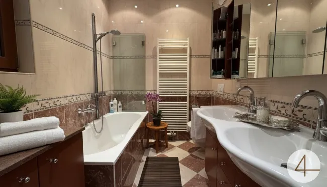Badezimmer KI eingerichtet