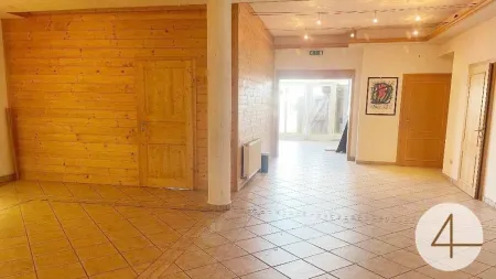 Arbeiten und Wohnen in Bestlage – Exklusive Gewerbefläche mit Garten & Pool