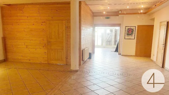 Arbeiten und Wohnen in Bestlage – Exklusive Gewerbefläche mit Garten & Pool - Bild