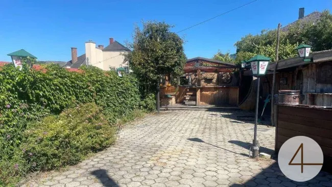 Arbeiten und Wohnen in Bestlage – Exklusive Gewerbefläche mit Garten & Pool - Titelbild