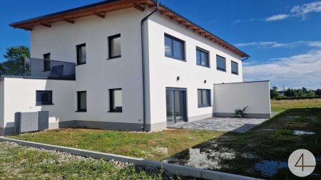 Haus mit 5 Schlafzimmer! Garage Schlüsselfertig !
