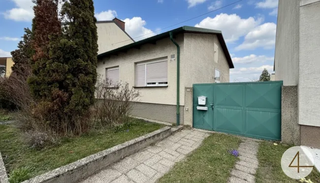 Einfamilienhaus mit großem 721m2 Grundstück und Indoor-Pool - Bild