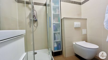 Zentrale Lage nähe Hauptbahnhof - Komplett renoviert - 3 Zimmer - Lift - vollmöbliert - Ideal für Anleger, Paare & Singles