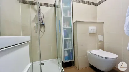 Zentrale Lage nähe Hauptbahnhof - Komplett renoviert - 3 Zimmer - Lift - vollmöbliert - Ideal für Anleger, Paare & Singles