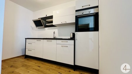 Erstbezug - 500m zur U3 - 2-Zimmer-Dachgeschosswohnung - Seitenstraße Ruhelage - Klimaanlage