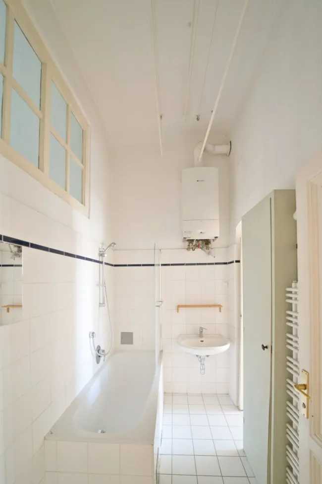Badezimmer mit Badewanne