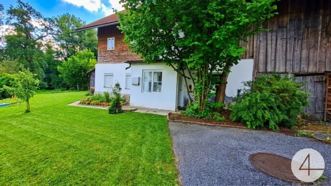 Baugrund mit Altbestand - Bild