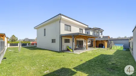 Großzügiges Einfamilienhaus in Strasshof, 7 Zimmer, Fußbodenheizung, Garage & Carport !