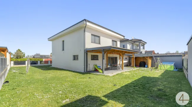 Großzügiges Einfamilienhaus in Strasshof, 7 Zimmer, Fußbodenheizung, Garage & Carport ! - Bild