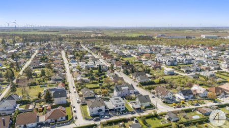Großzügiges Einfamilienhaus in Strasshof, 7 Zimmer, Fußbodenheizung, Garage & Carport !