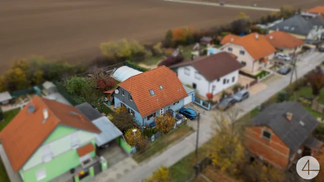 Reserviert ! Ihr neues Zuhause: Stilvolles Einfamilienhaus mit Pool in ruhiger Lage - Bild