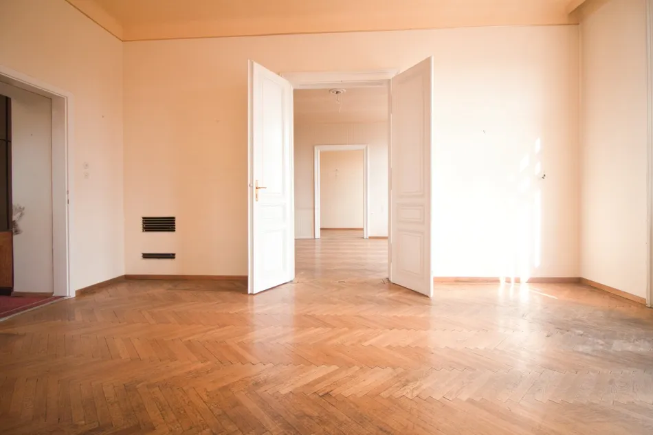 4-Zimmer Wohnung mit herrlichem Altbau-Flair | großzügig | sehr guter Grundriss | sanierungsbedürftig - Titelbild