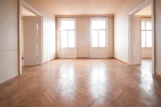 4-Zimmer Wohnung mit herrlichem Altbau-Flair | großzügig | sehr guter Grundriss | sanierungsbedürftig - Bild