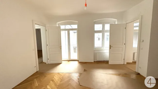 Mit Liebe und Leidenschaft saniertes 2-Zimmer-Altbaujuwel im 2. Liftstock mit großzügigem Balkon - Titelbild
