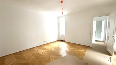Mit Liebe und Leidenschaft saniertes 2-Zimmer-Altbaujuwel im 2. Liftstock mit großzügigem Balkon