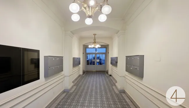Erstbezug - 150m zur U1 - großzügiger InnenhofBalkon - Hauptbahnhof ums Eck - Seitenstraße Ruhelage - Bild